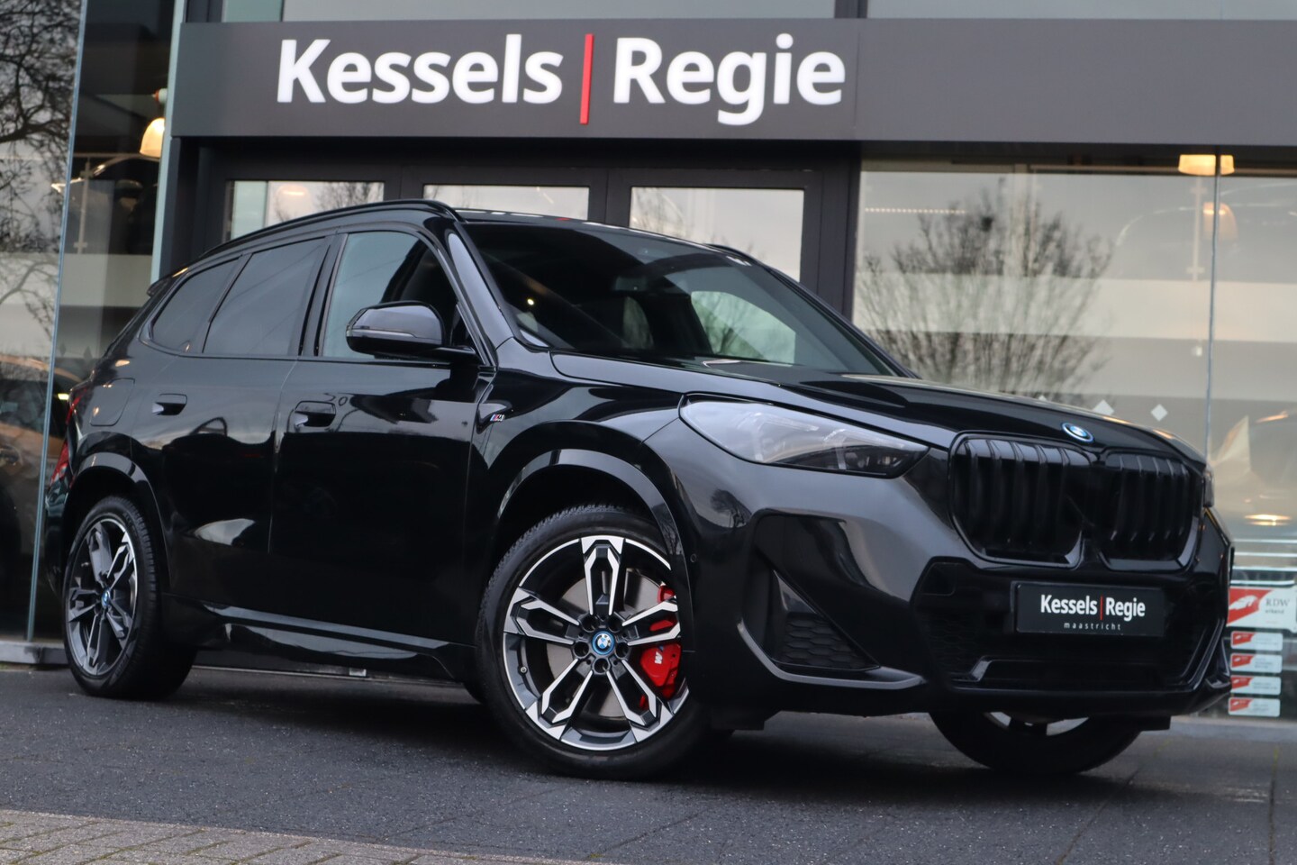 BMW X1 - xDrive25e M-sport Pro Pano Memory H&K 19” Keyless Ambient Camera Matrix Massage - AutoWereld.nl