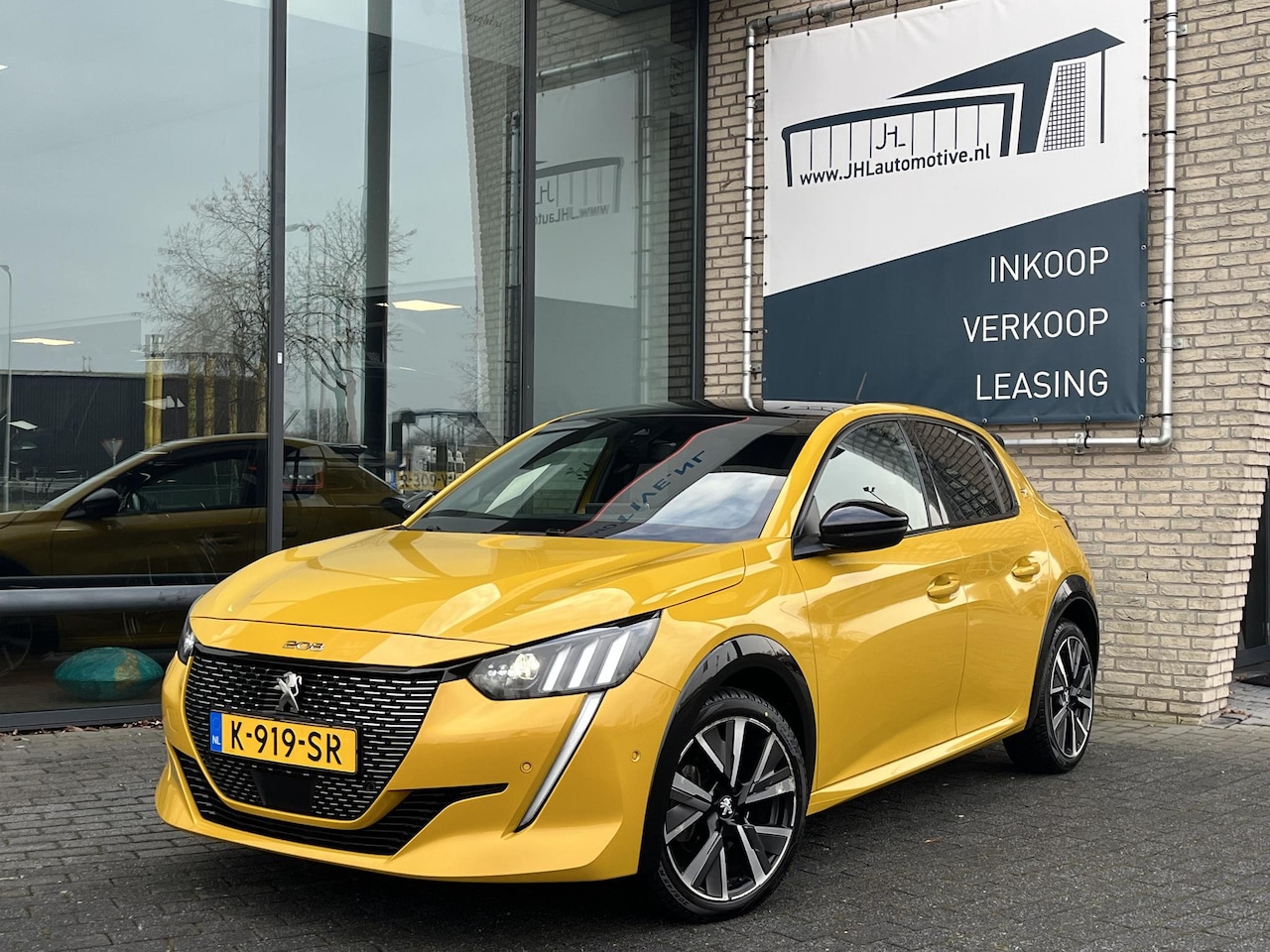 Peugeot 208 - 1.2*GT-LINE*PANO*AUTOM*ECC*CRUISE*NAVI*CAM*CARPLAY - AutoWereld.nl