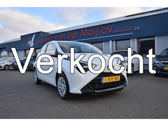 Toyota Aygo - 1.0 VVT-i x-play , A UITRIJ CAM , NAVI VIA APP , BL TOOTH ,