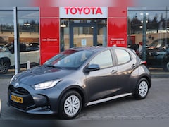 Toyota Yaris - 1.5 Hybrid BUSINESS STOELVERW. DODEHOEKDETECTIE PARK-SENSOREN AD-CRUISE CAMERA KEYLESS