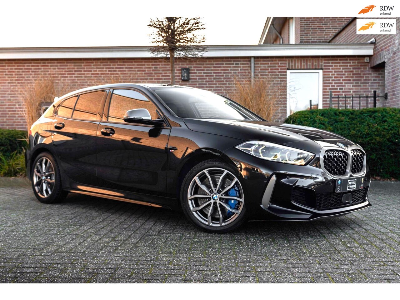 BMW 1-serie - M135i xDrive High Executive 306 PK Dealer o.h. Adaptive Head Up H&K Camera Keyless 18'' - AutoWereld.nl