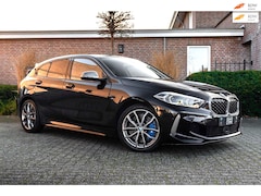 BMW 1-serie - M135i xDrive High Executive 306 PK Dealer o.h. Adaptive Head Up H&K Camera Keyless 18''