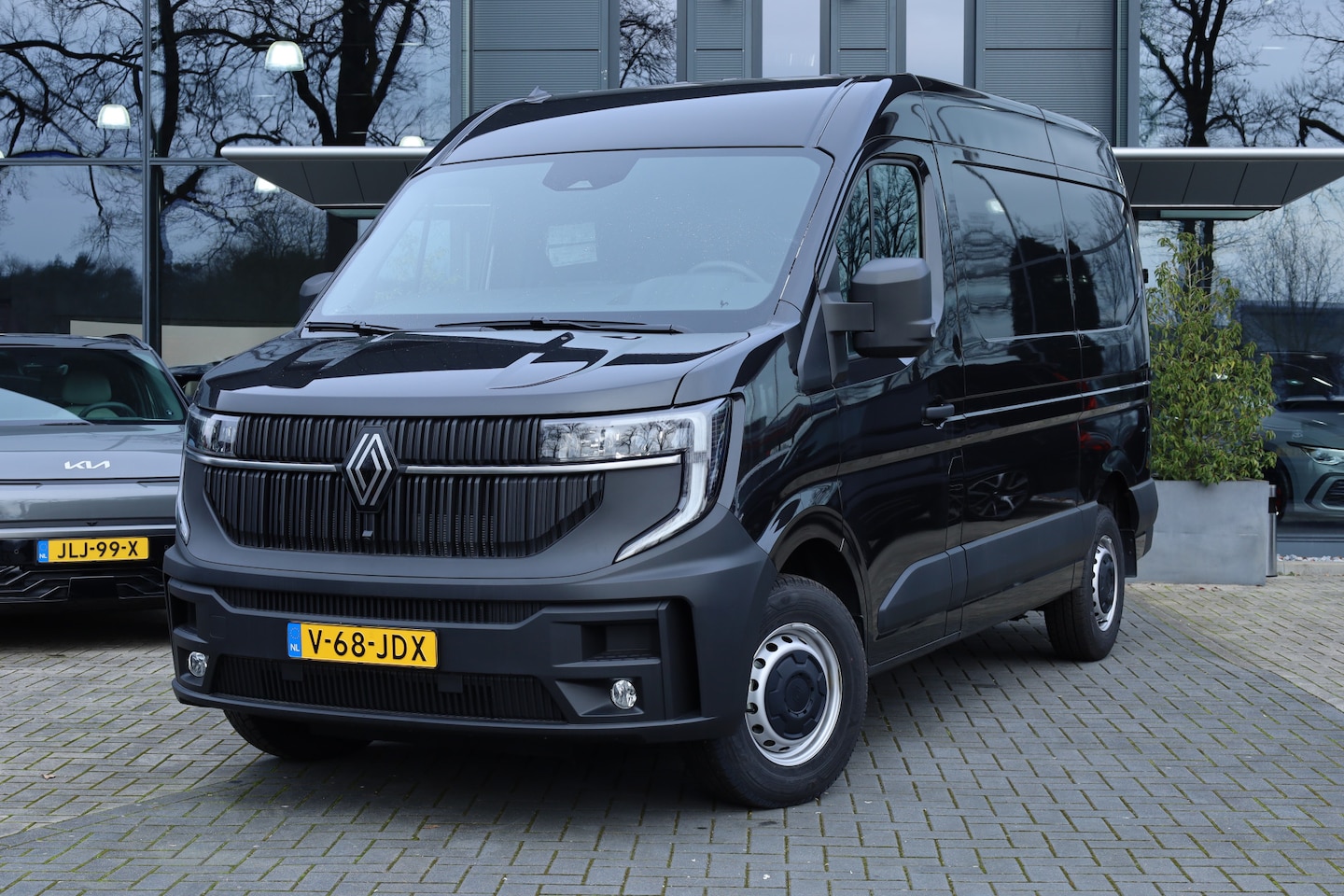 Renault Master - T35 2.0 dCi 130 L2H2 Advance | Trekhaak | Camera | Apple Carplay | Zwart | Betimmering | V - AutoWereld.nl