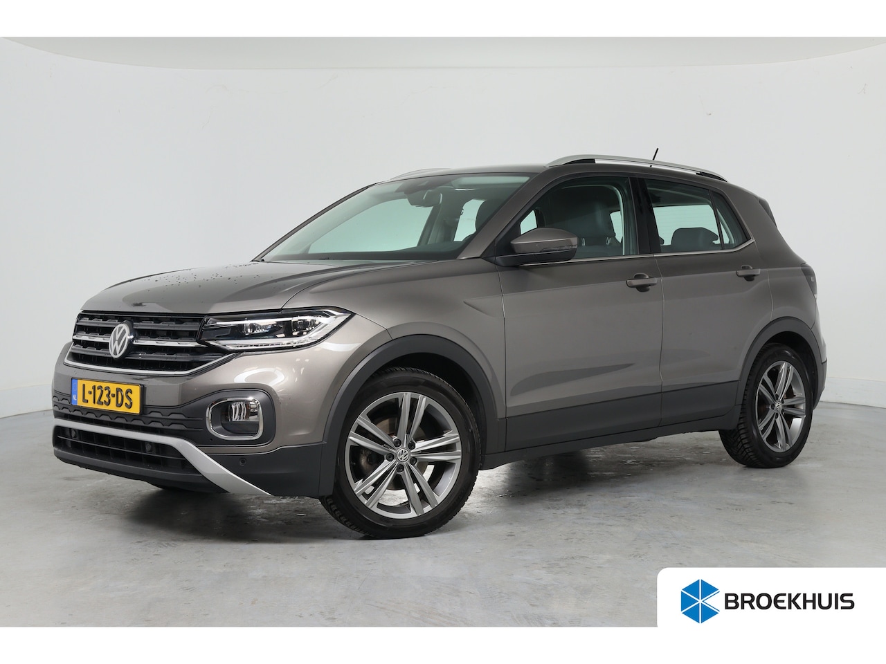 Volkswagen T-Cross - 1.0 TSI Style | Dealer Onderhouden! | Camera | Trekhaak | Clima | Navi | Stoelverwarming | - AutoWereld.nl