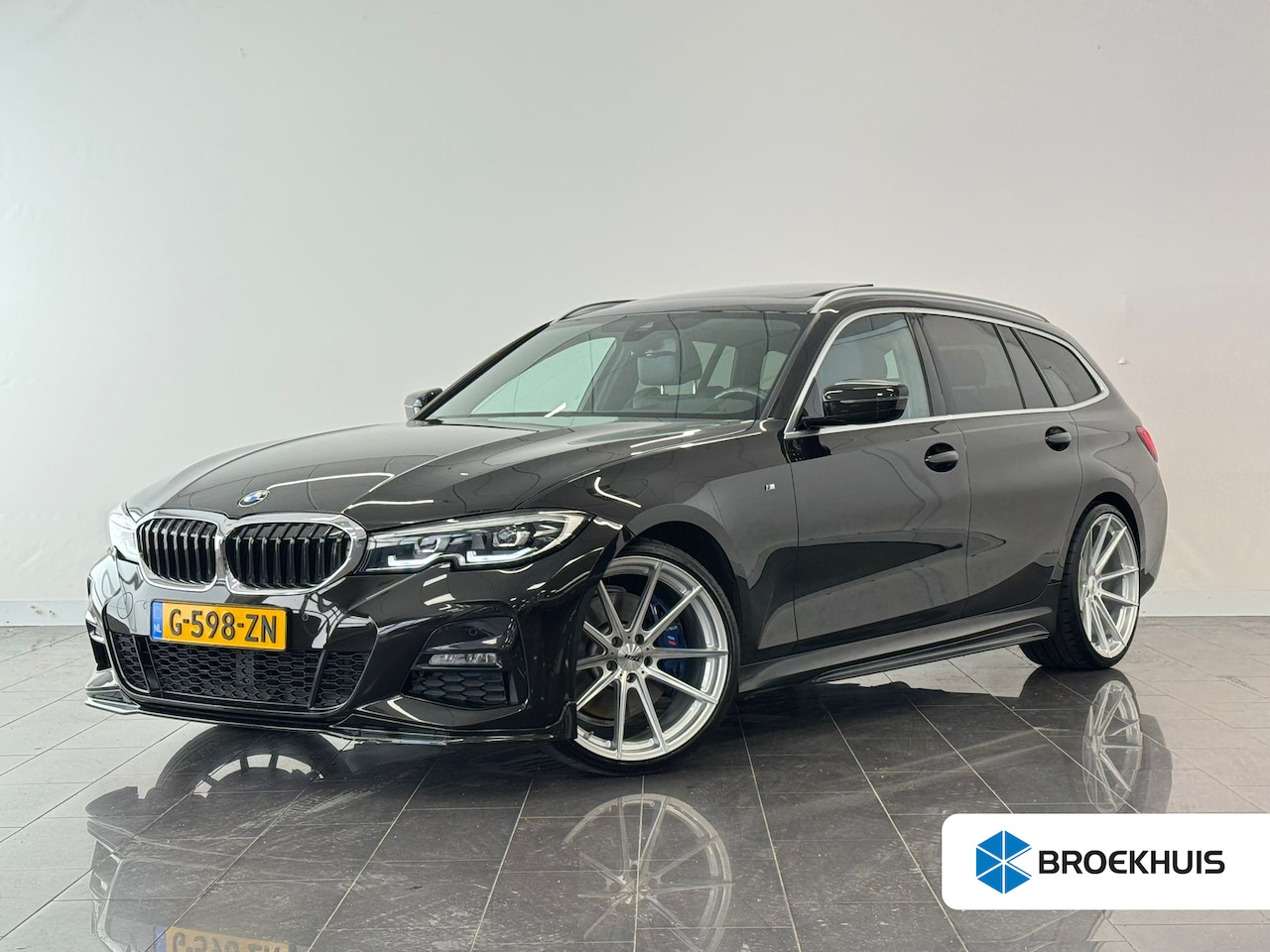 BMW 3-serie Touring - 330i High Executive Edition M-Sport | Individual Citrinschwarz | Apple Carplay/Android Aut - AutoWereld.nl