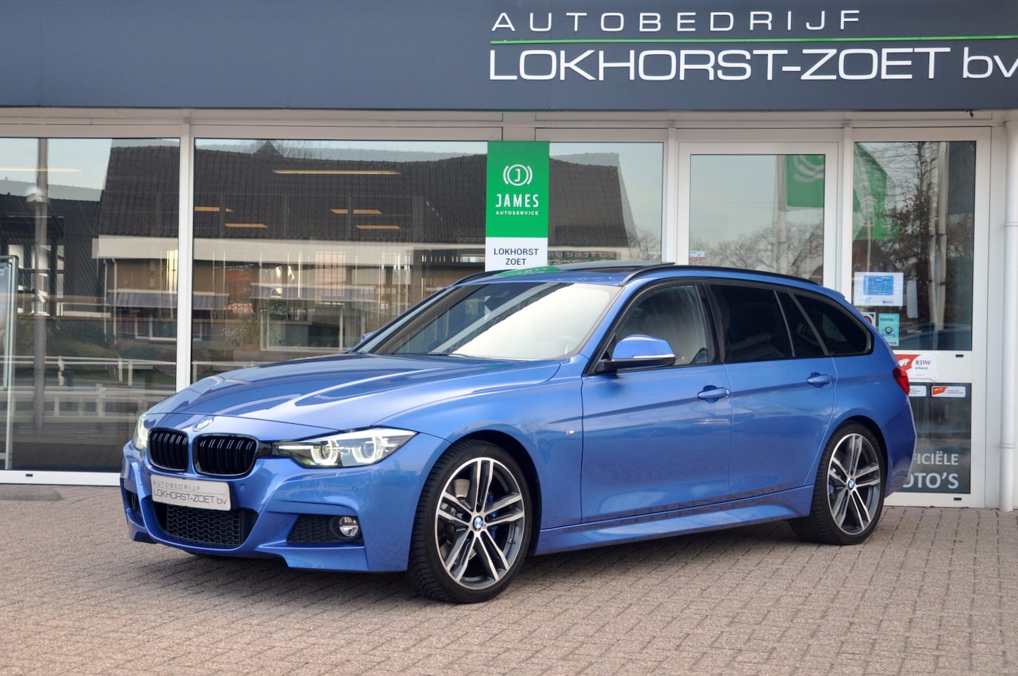BMW 3-serie Touring - 320i M Sport Edition | Panoramadak | HUD | Trekhaak - AutoWereld.nl