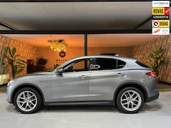 Alfa Romeo Stelvio - 2.0 Turbo First Edition Garantie Memory StuurVW StoelVW Camera Elek Achterklep Leder Cruis