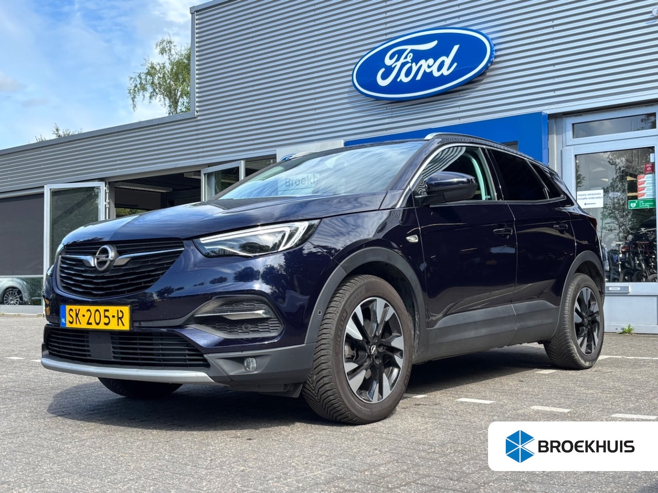 Opel Grandland X - 1.2 Turbo Business Executive | NL-Auto! | Dealer Onderhouden! | Trekhaak | All-Season Band - AutoWereld.nl