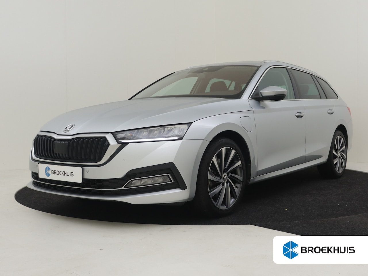 Skoda Octavia Combi - 1.4 TSI iV PHEV Style 204pk | Elektrische stoelen met geheugen | Camera achter | Led kopla - AutoWereld.nl