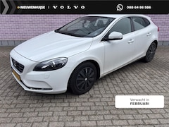 Volvo V40 - 2.0 T2 Nordic+ | Standkachel | Navigatie | Parkeersensoren achter | Bi-xenon koplampen | S