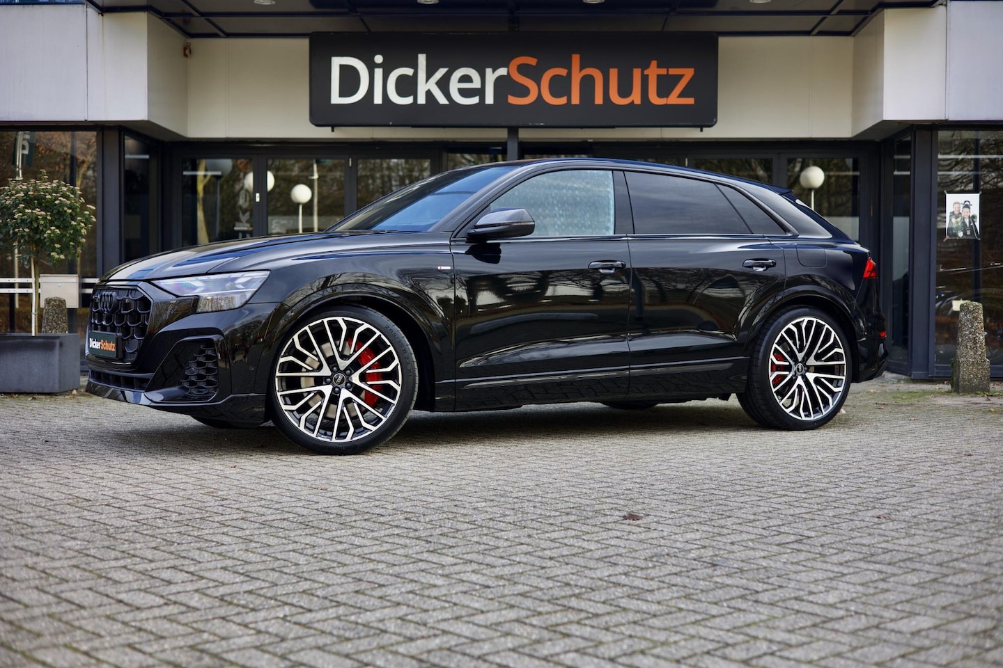Audi Q8 - 60 TFSI e quattro Competition Vierwielbesturing | Carbon | Pano | Trekhaak | Massage - AutoWereld.nl