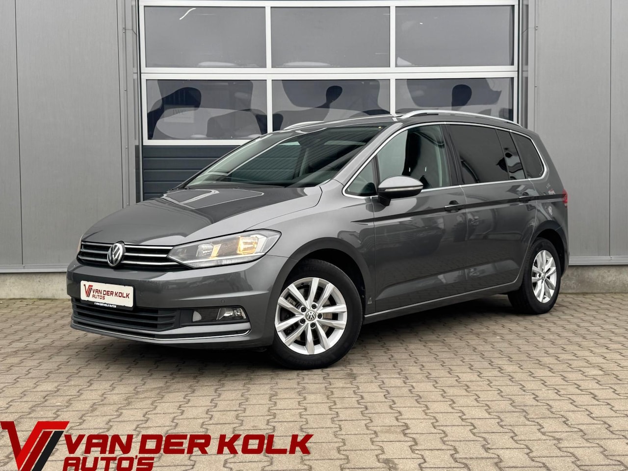 Volkswagen Touran - 1.4 TSI Highline 7 persoons| Panorama| Carplay| Navigatie| Adaptive Cruise | Climate | Sen - AutoWereld.nl