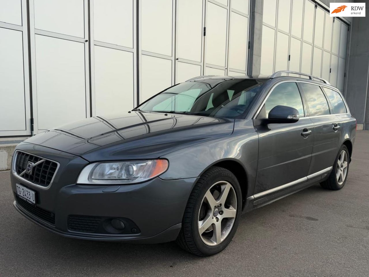 Volvo V70 - 2.5T Summum 2.5T Summum, 138dkm! Netto € 12.750 ex btw. - AutoWereld.nl