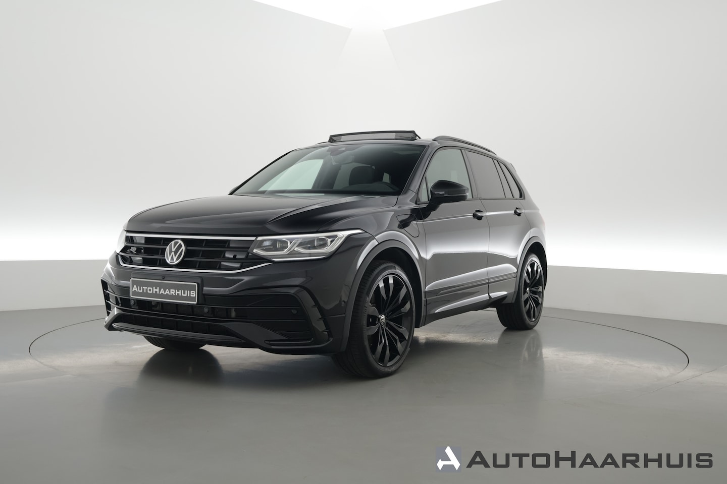 Volkswagen Tiguan - 1.4 TSI eHybrid R-Line Black Style | Pano | HUD | 360cam | Elek. Trekhaak | 4x Stoelverw. - AutoWereld.nl