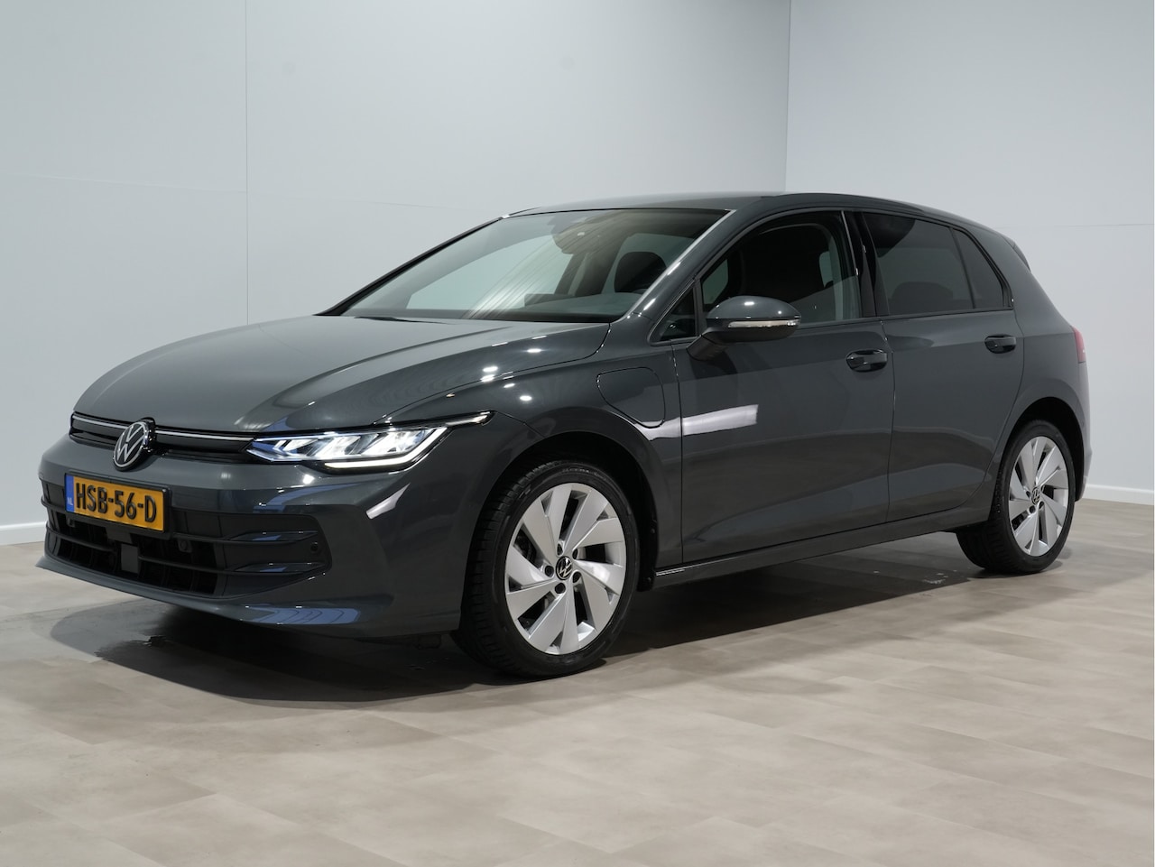 Volkswagen Golf - 1.5 eHybrid 204pk Life Edition Trekhaak, Apple Carplay, 17'' Lichtmetalen velgen - AutoWereld.nl