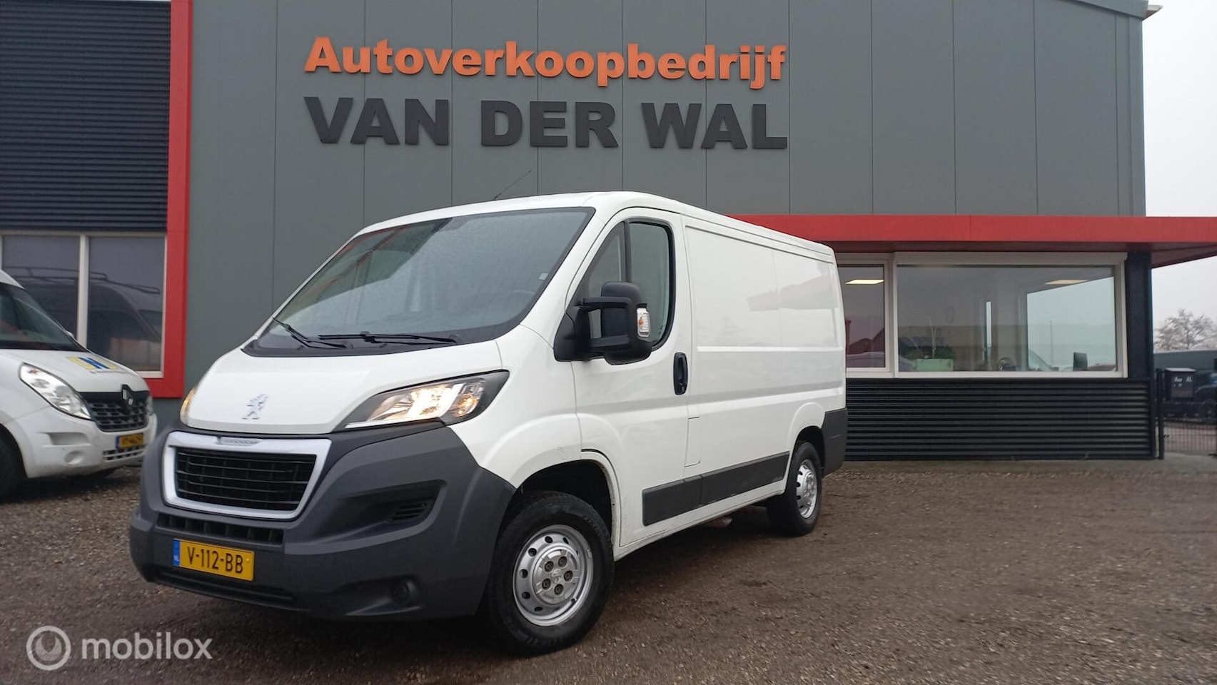 Peugeot Boxer - Bestel 330 2.0 BlueHDI L1H2 Pro/AIRCO/CRUISECOTROL/NAVIGATIE - AutoWereld.nl