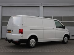 Volkswagen Transporter - 2.0 TDI 110pk L2H1 28 | Navigatie | App Connect | Trekhaak | Parkeersensoren Achter | Crui