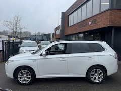 Mitsubishi Outlander - 2.0 PHEV Instyle SCHUIFDAK LEDER TREKHAAK CAMERA ORIG NL NAP