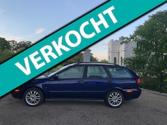 Volvo V40 - 2.0 T (163pk) Europa, Navigatie, 16" LMV, Michelin All Season banden, nw APK, Leder, Xenon