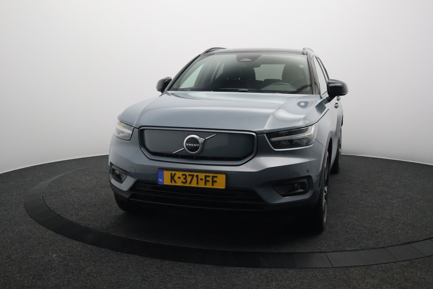 Volvo XC40 - Recharge P8 AWD R-Design 408PK SOH 91,9% | Warmtepomp | Trekhaak | Harman/Kardon | Camera - AutoWereld.nl