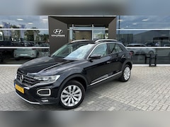 Volkswagen T-Roc - 1.5 TSI Sport | AUTOMAAT | Parkeersensoren voor+achter | Airco | Radio | Auto-Hold | Licht