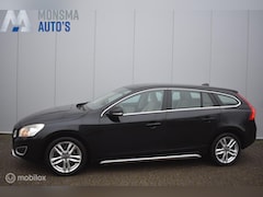 Volvo V60 - 1.6 T3 Momentum Black Sapphire ECC Cruise Trekhaak 17" LMV Nette auto