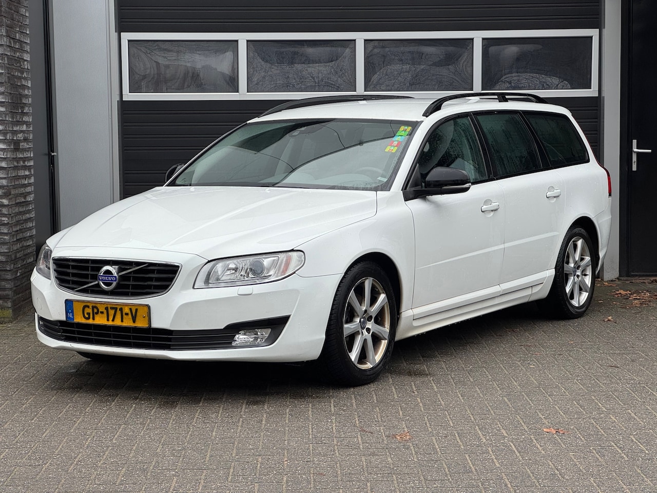 Volvo V70 - 2.0 T4 Dynamic Edition LEES ADVERTENTIE - AutoWereld.nl