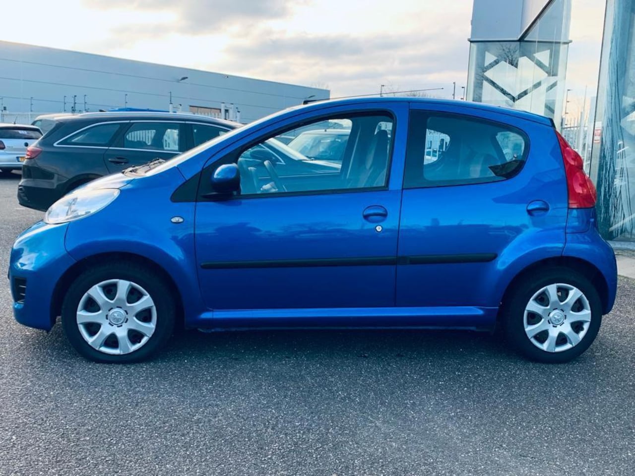 Peugeot 107 - 1.0-12V Millesim 200 1.0-12V Millesim 200, Airco, 5 Deurs, NAP, Nieuw APK - AutoWereld.nl