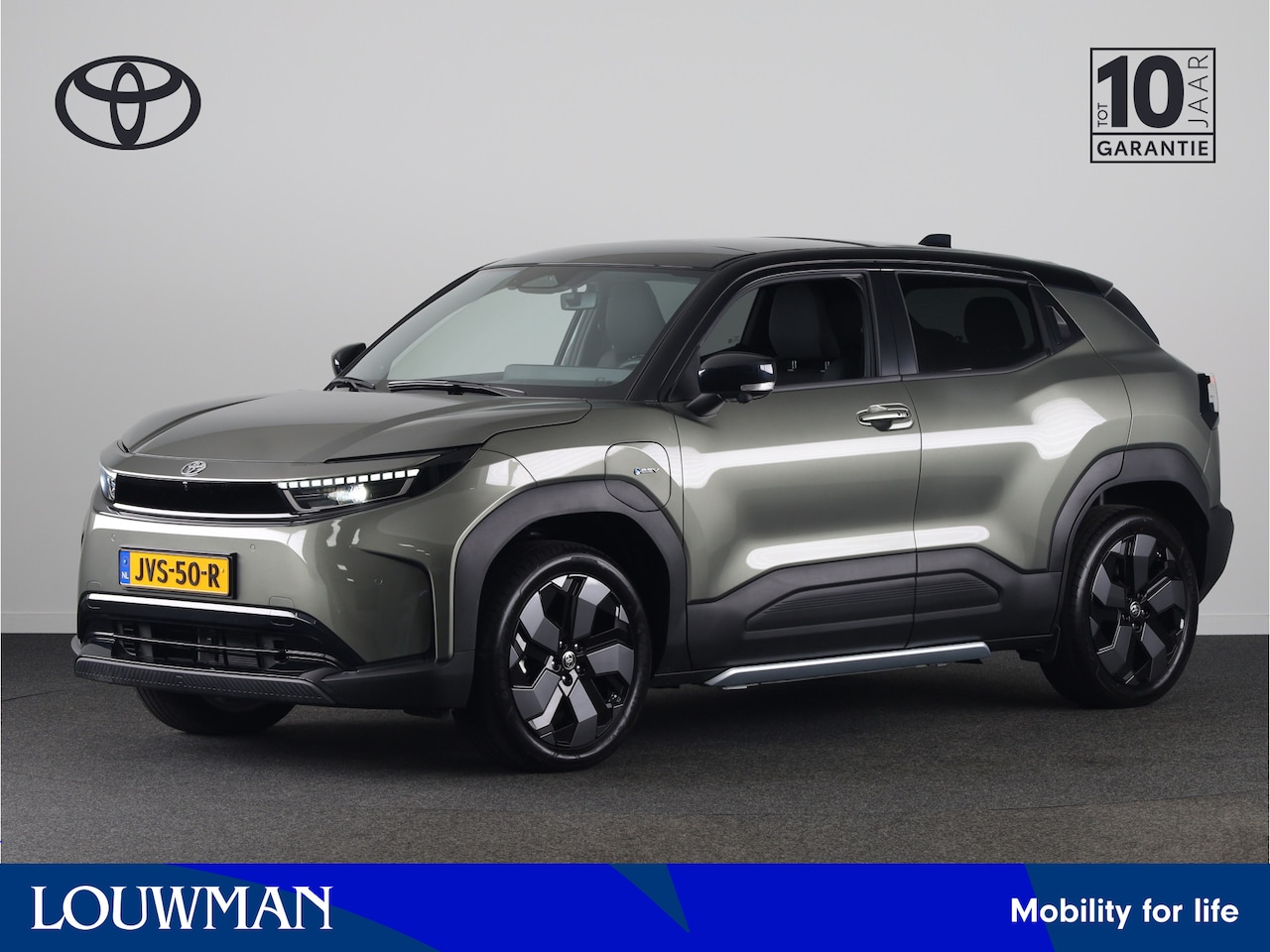 Toyota Urban Cruiser - Executive AWD 61 kWh *DEMO* | 19"LM velgen | 360 camera | Two-tone metaallak | - AutoWereld.nl