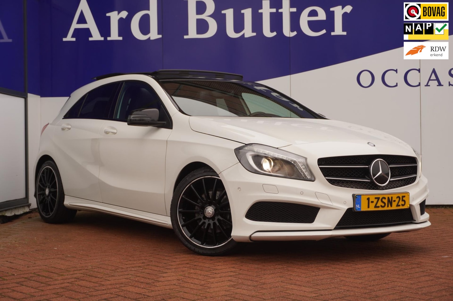 Mercedes-Benz A-klasse - 180 Ambition AMG+Led+Navigatie+Pano-dak+Leder+18"lmv = SUPER PRIJS !! - AutoWereld.nl
