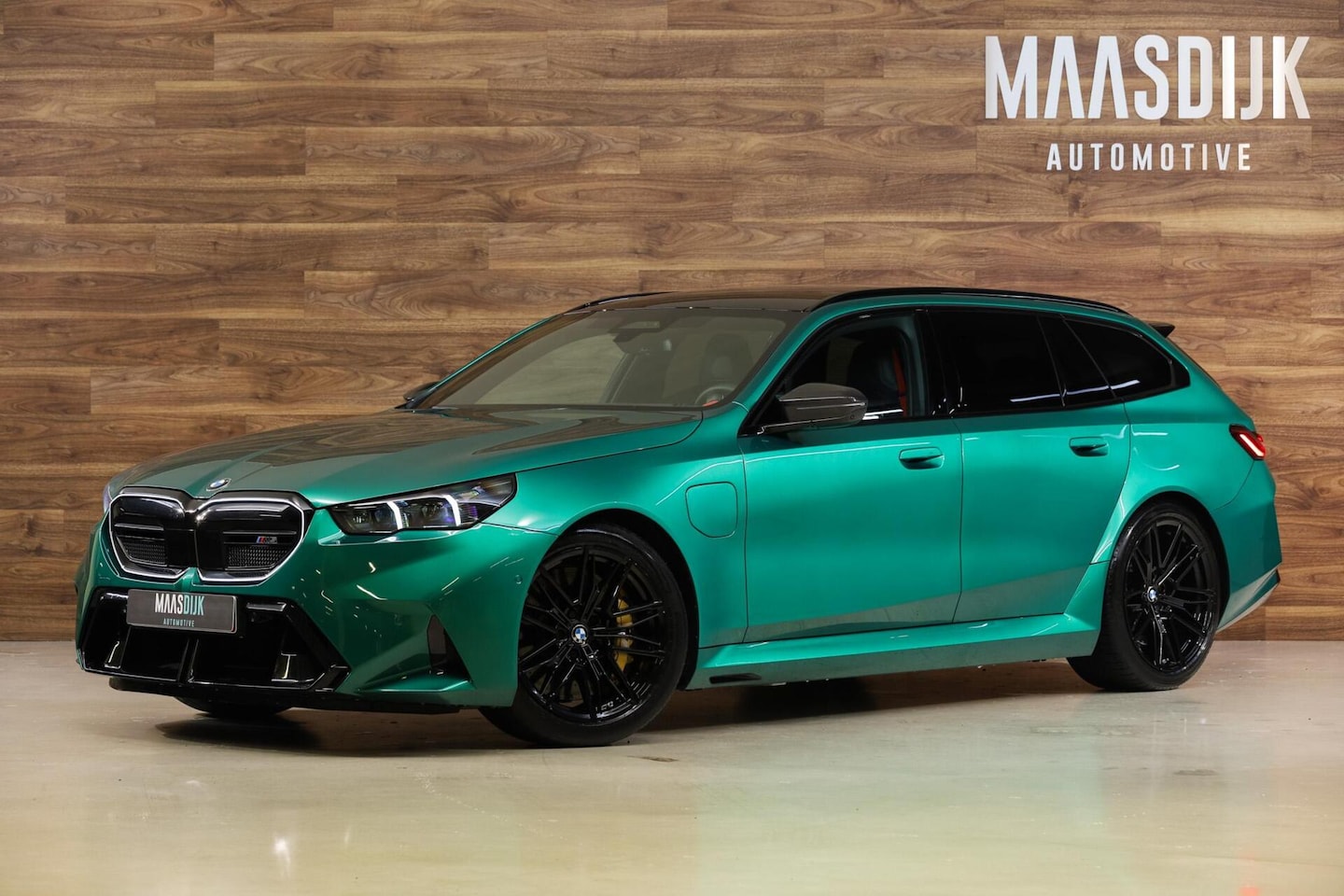 BMW 5-serie Touring - M5 Touring|Ceramic|Individual|HUD|B&W|360|Carbon| - AutoWereld.nl