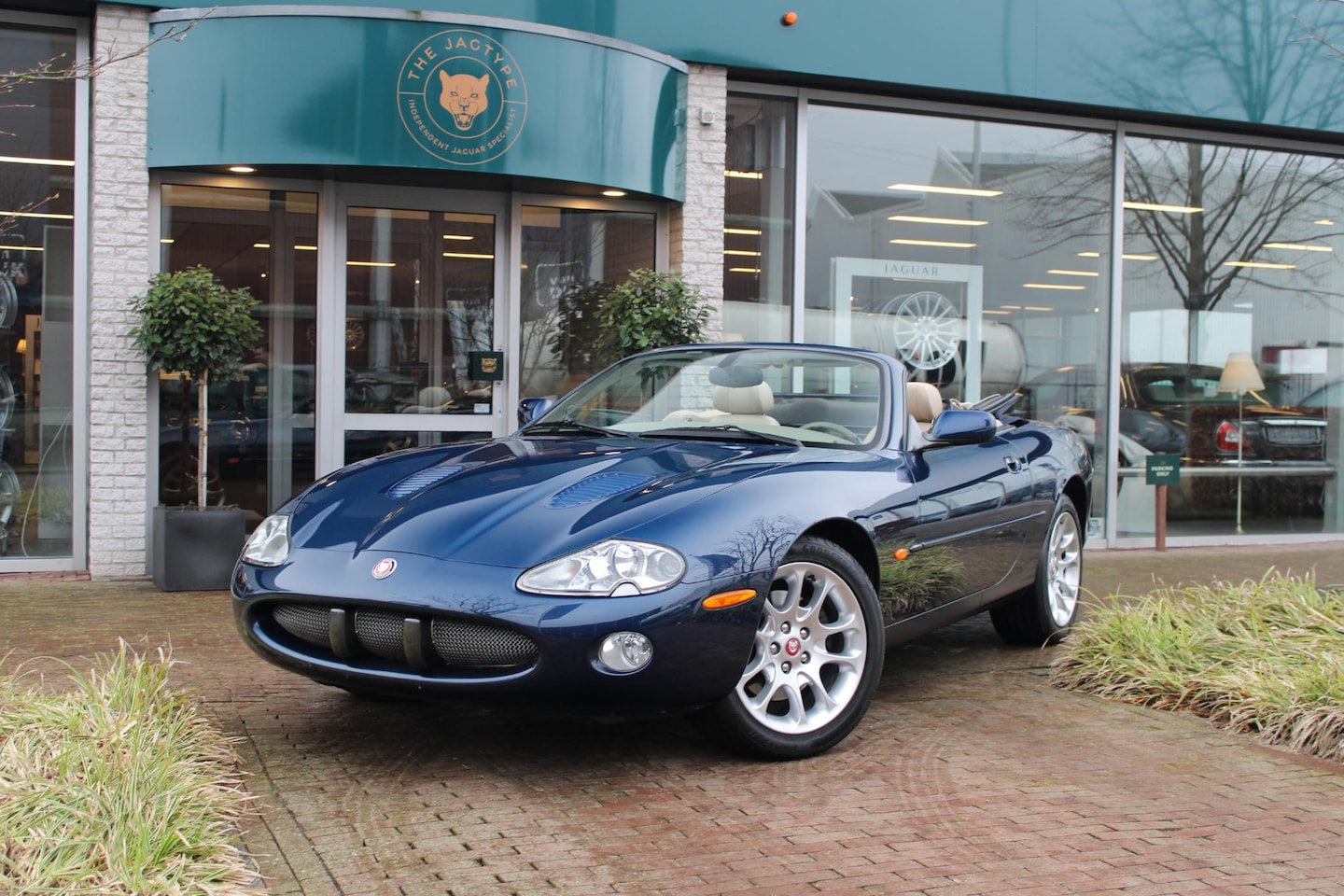Jaguar XKR - 4.0 V8 Convertible 4.0 V8 Convertible - AutoWereld.nl