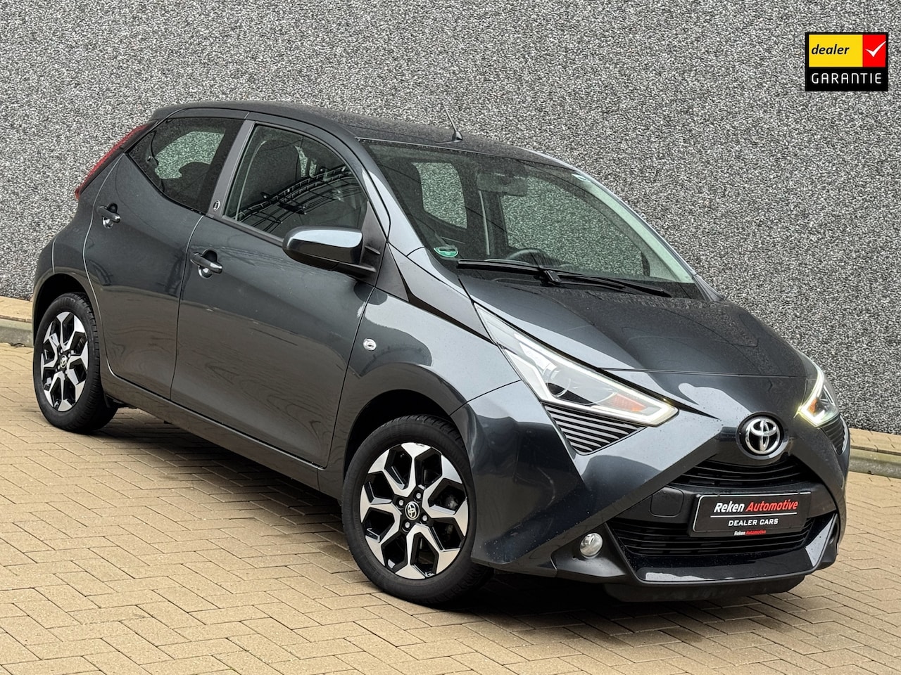 Toyota Aygo - 1.0 VVT-i Team Led LM 15 Inch DAB Radio Camera - AutoWereld.nl