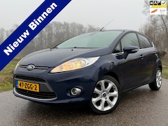 Ford Fiesta - 1.25 Titanium / Leder / Stoelverwarming / Clima / 15" Velgen / Trekhaak / PDC / Cruise / A