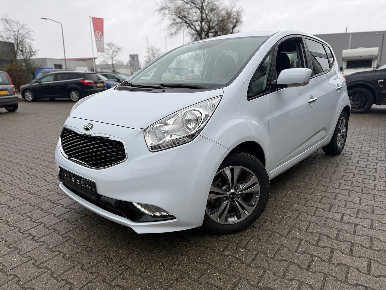 Kia Venga - 1.6 CVVT ExecutiveLine Automaat (BOVAG/RIJKLAARPRIJS) - AutoWereld.nl