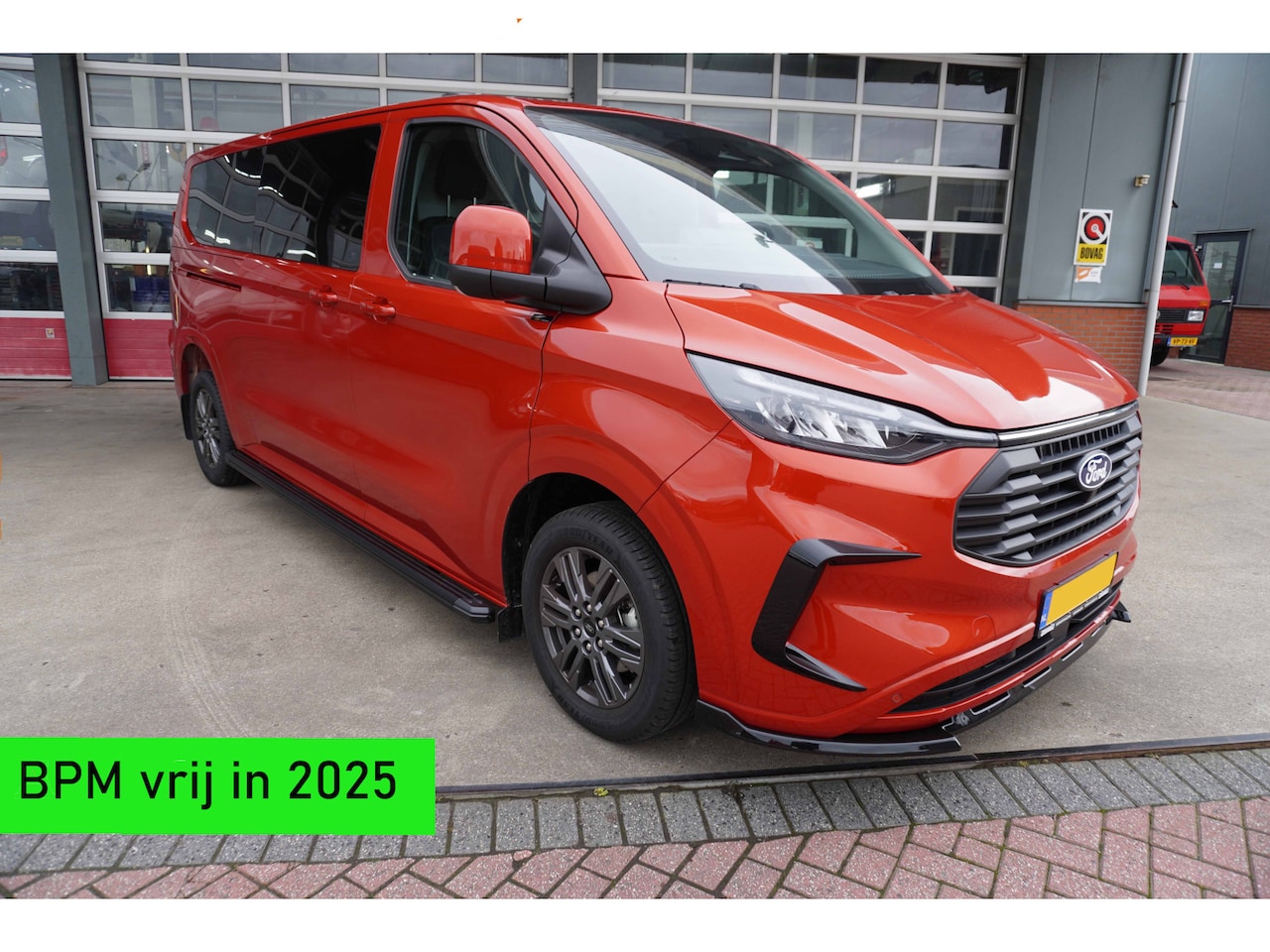 Ford Transit Custom - 320L 2.0 TDCI 136pk L2H1 Limited Nr. V153 | Airco | Adap.cruise | Navi | Glaslookpanelen - AutoWereld.nl