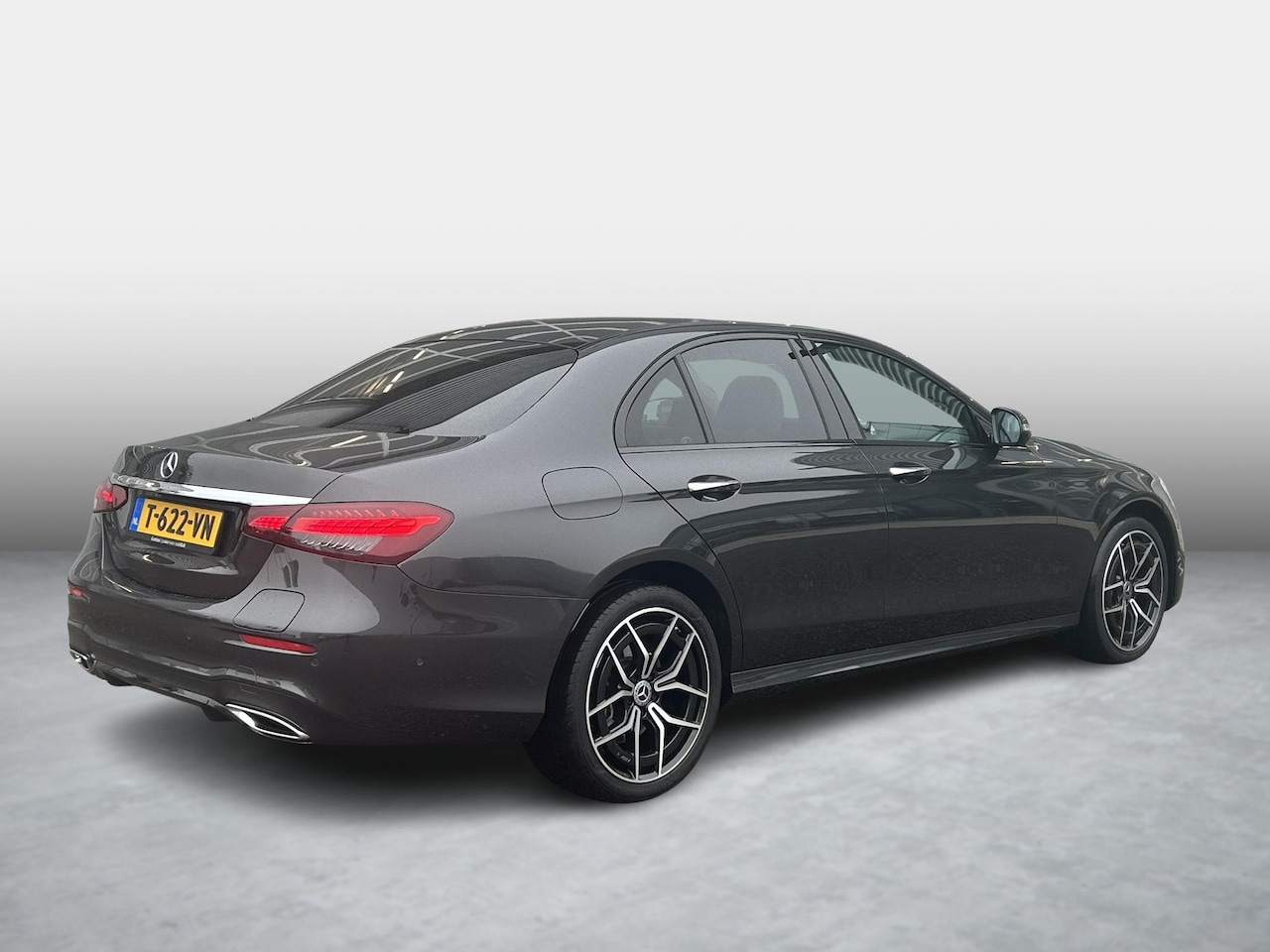 Mercedes-Benz E-klasse - 300 e AMG Line | Burmester | Memory | Head Up display | Panoramadak | Rijassistentie + - AutoWereld.nl