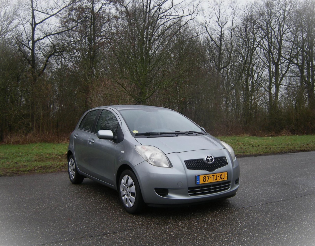 Toyota Yaris - 1.3 VVTi Sol . AUTOMAAT . PDC . Airco . 5 Drs . enz - AutoWereld.nl