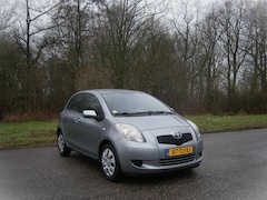 Toyota Yaris - 1.3 VVTi Sol . AUTOMAAT . PDC . Airco . 5 Drs . enz