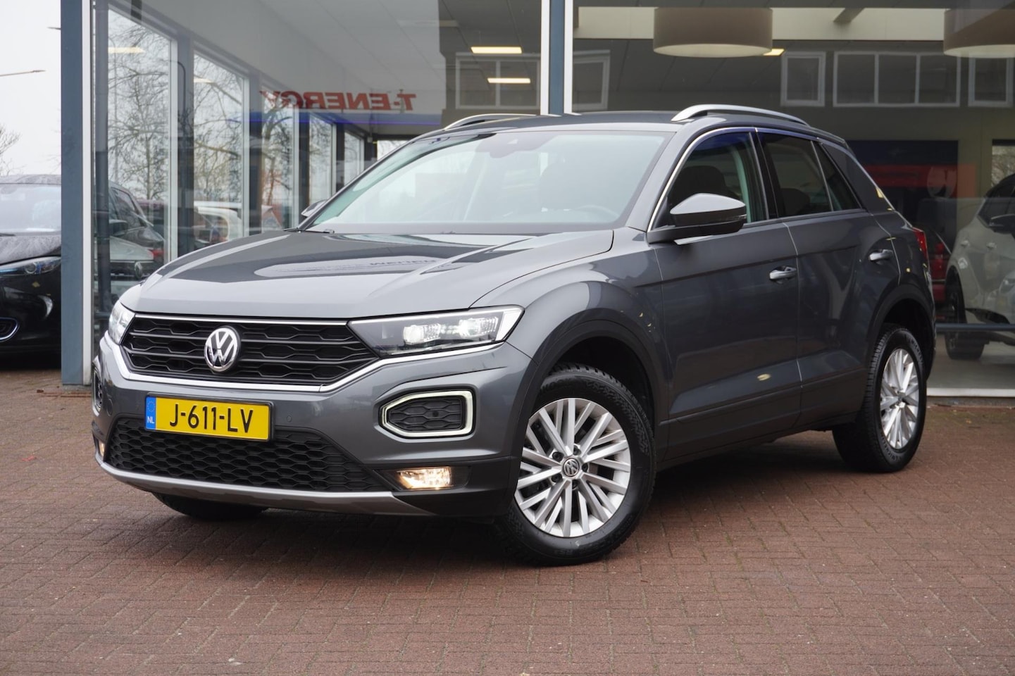 Volkswagen T-Roc - 1.5 TSI Sport Automaat | Airco | Elek. pakket | Vol opties | Dealerauto | Inruil mogelijk - AutoWereld.nl