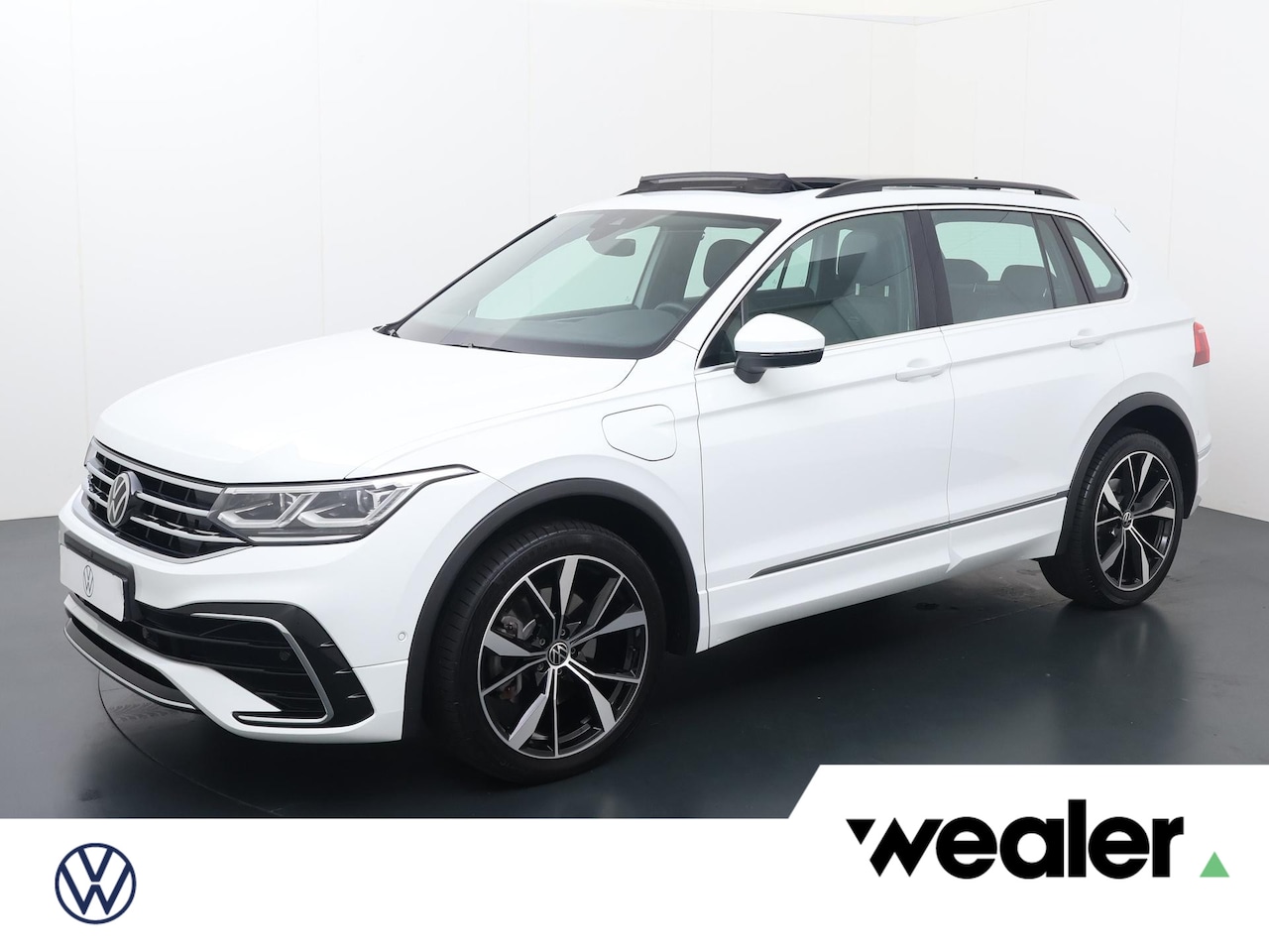Volkswagen Tiguan - 1.4 TSI eHybrid R-Line Business+ | 245 PK | SoH 91% | Trekhaak | Panoramadak | 360 Graden - AutoWereld.nl