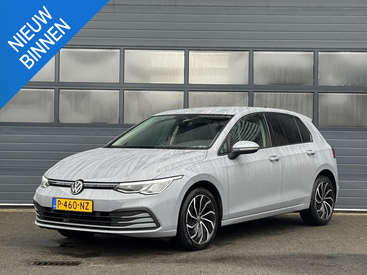 Volkswagen Golf - 1.0 TSI LIFE I ADAPTIVE CRUISE CONTROL I SFEERVERLICHTING I 17" LICHT METALEN VELGEN - AutoWereld.nl