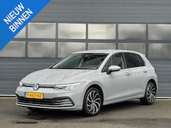 Volkswagen Golf - 1.0 TSI LIFE I ADAPTIVE CRUISE CONTROL I SFEERVERLICHTING I 17" LICHT METALEN VELGEN
