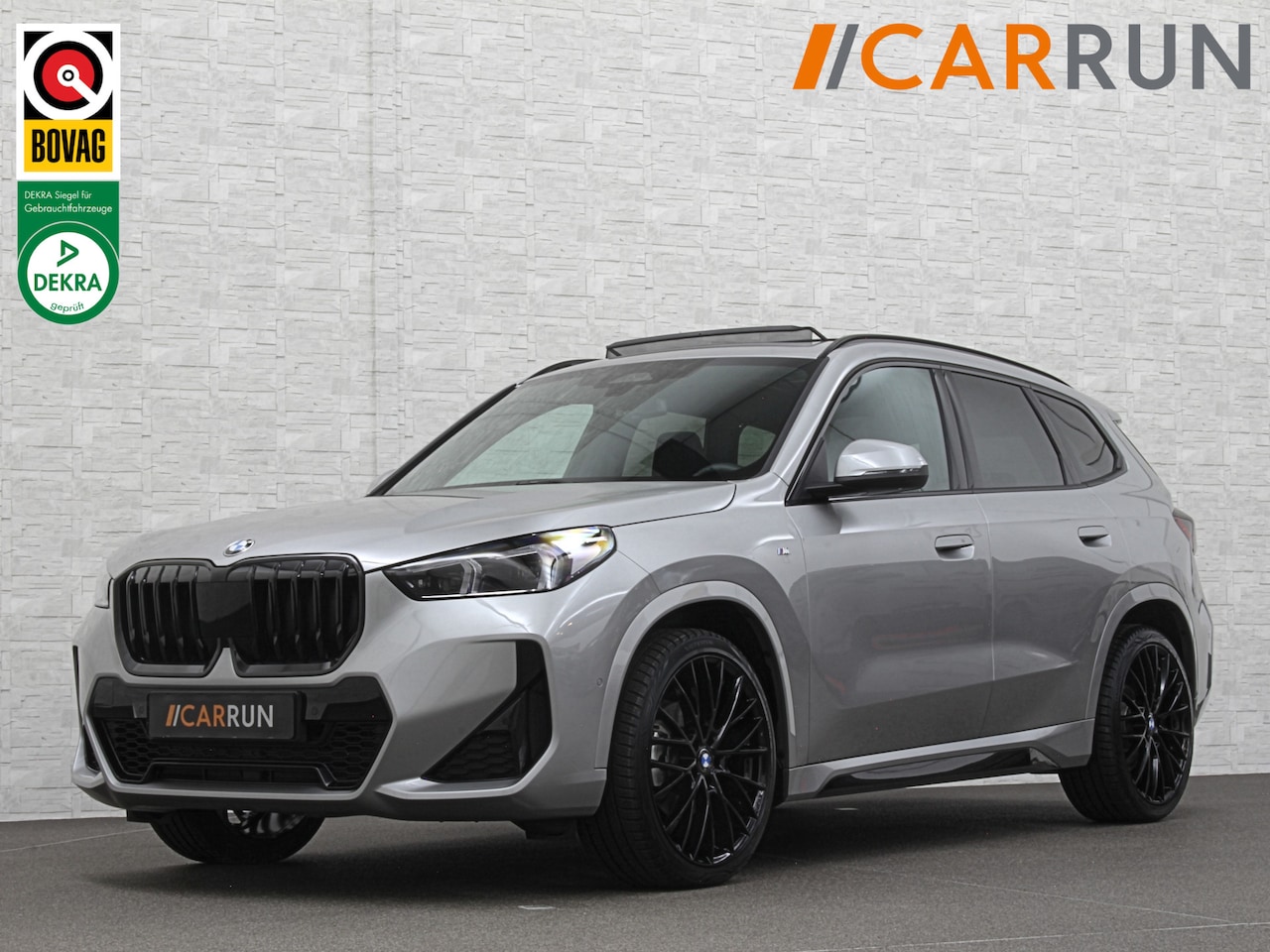 BMW X1 - 18i M-Sport | Panorama | Sportstoelen | Keyless-Entry | Sfeerverlichting | Achteruitrij-Ca - AutoWereld.nl