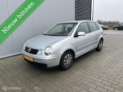 Volkswagen Polo - 1.4-16V Highline