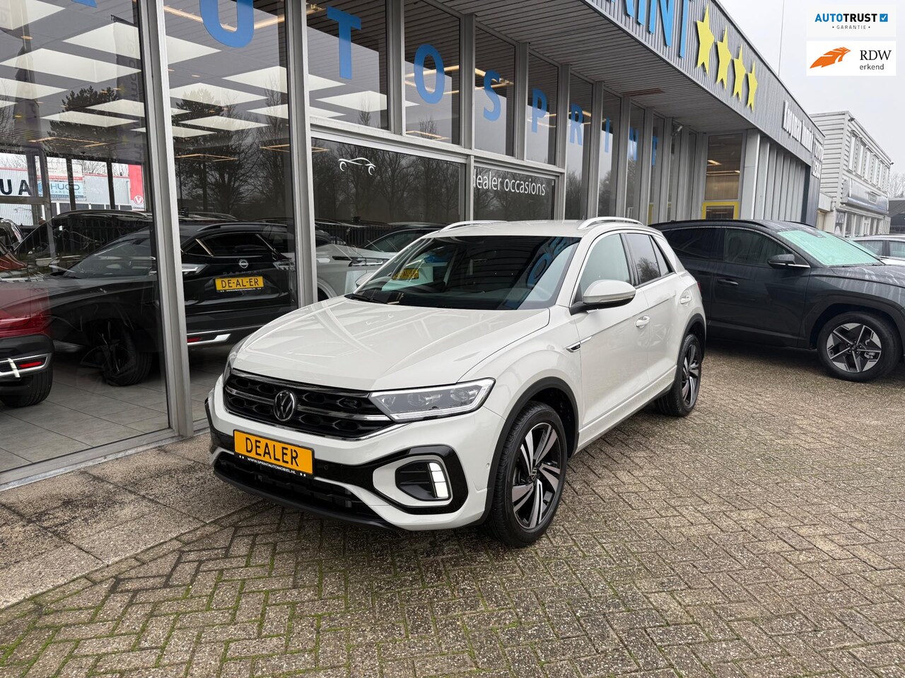Volkswagen T-Roc - 1.5 TSI R-Line Business 150PK / ACHTERUITRIJCAMERA / CARPLAY - AutoWereld.nl