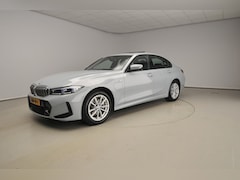BMW 3-serie - Sedan 320e | M-Sportpakket | LED | Navigatie | Schuifdak | Trekhaak | Stoelverwarming | DA