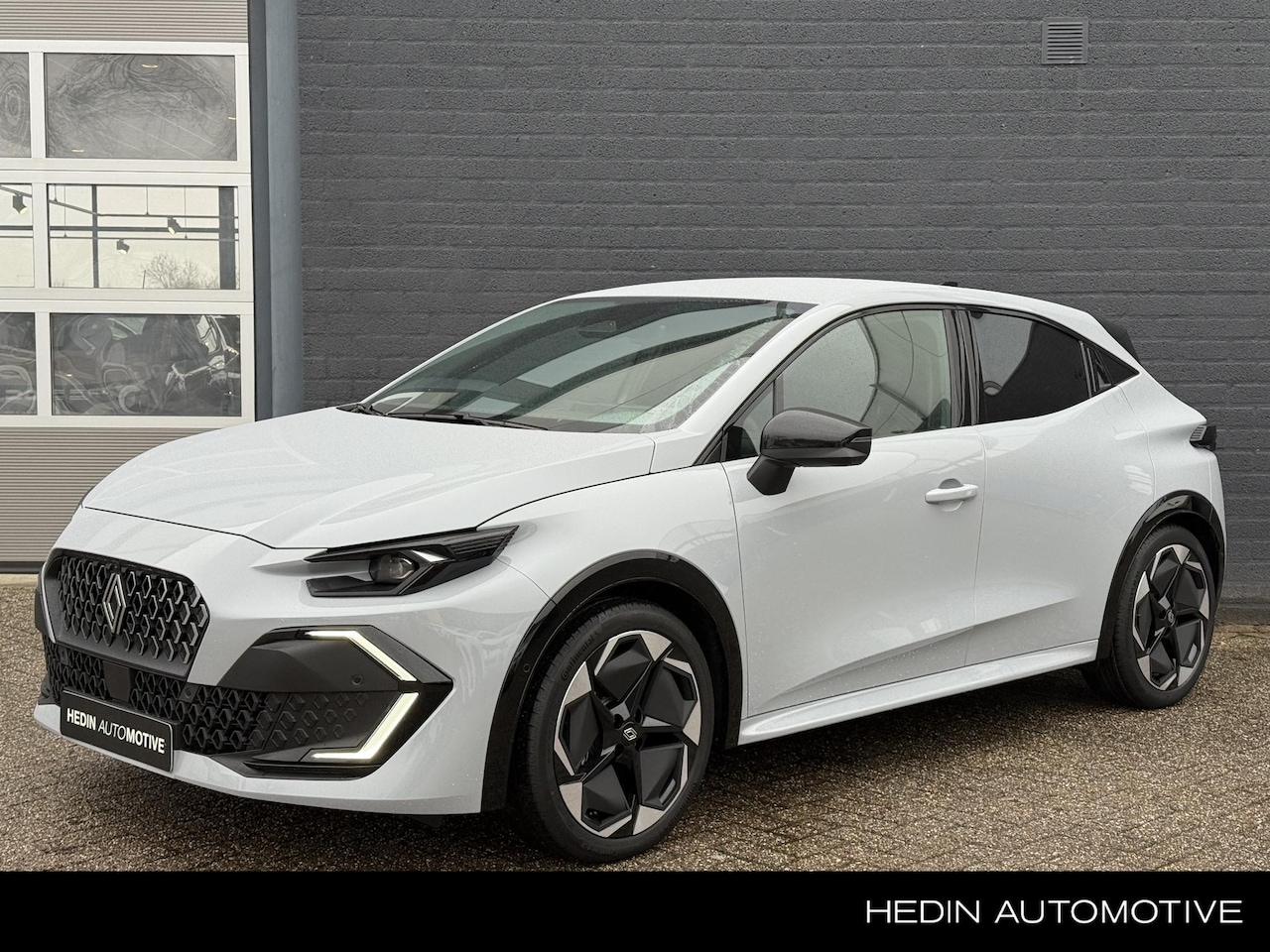 Renault Clio - 1.8 Hybrid 160 techno Direct Leverbaar| Pack Premiere | Stoelverwarming | 360 Camera | Nav - AutoWereld.nl