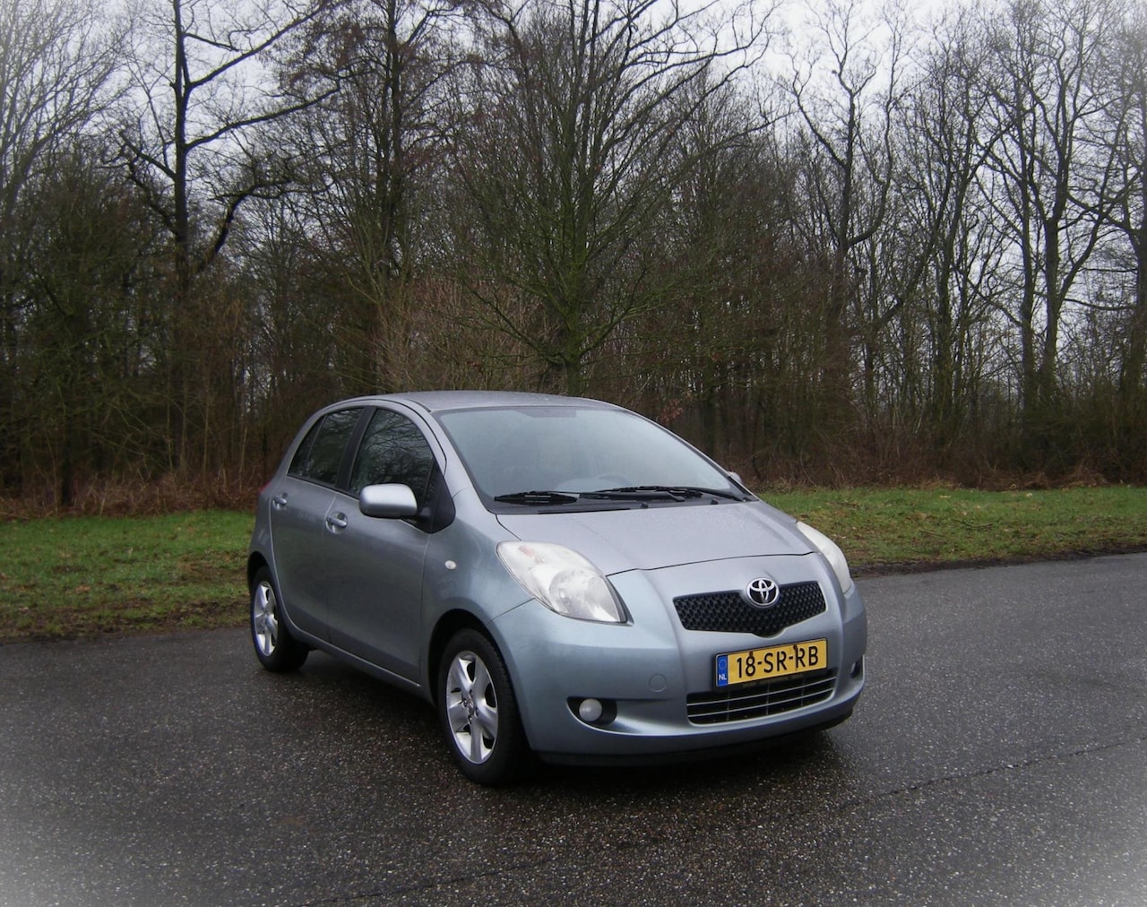 Toyota Yaris - 1.3 VVTi Luna . AUTOMAAT . 5Deurs . Airco . Elec ramen en spiegels . enz - AutoWereld.nl