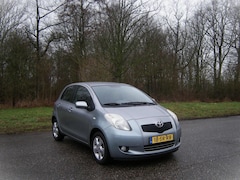 Toyota Yaris - 1.3 VVTi Luna . AUTOMAAT . 5Deurs . Airco . Elec ramen en spiegels . enz